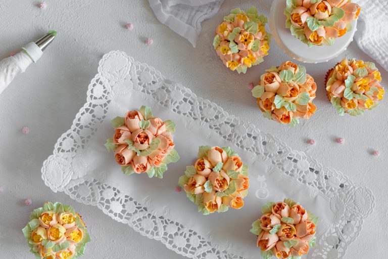 Read more about the article Vanille Cupcakes mit Buttercreme Blumen